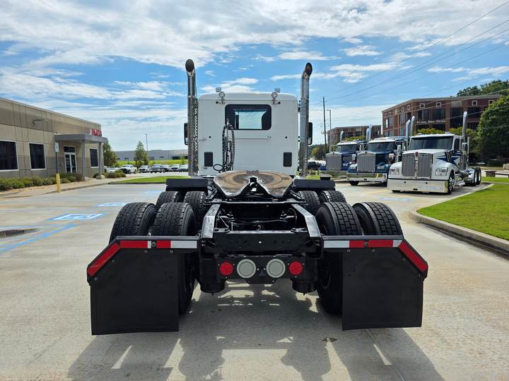 2020 Kenworth T880 Day Cab, exterior photo 5