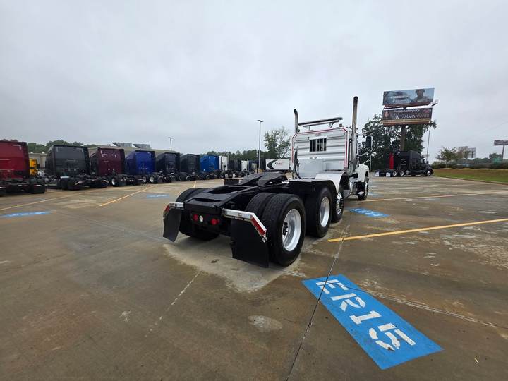 2020 Mack PINNACLE 64T Day Cab, exterior photo 4