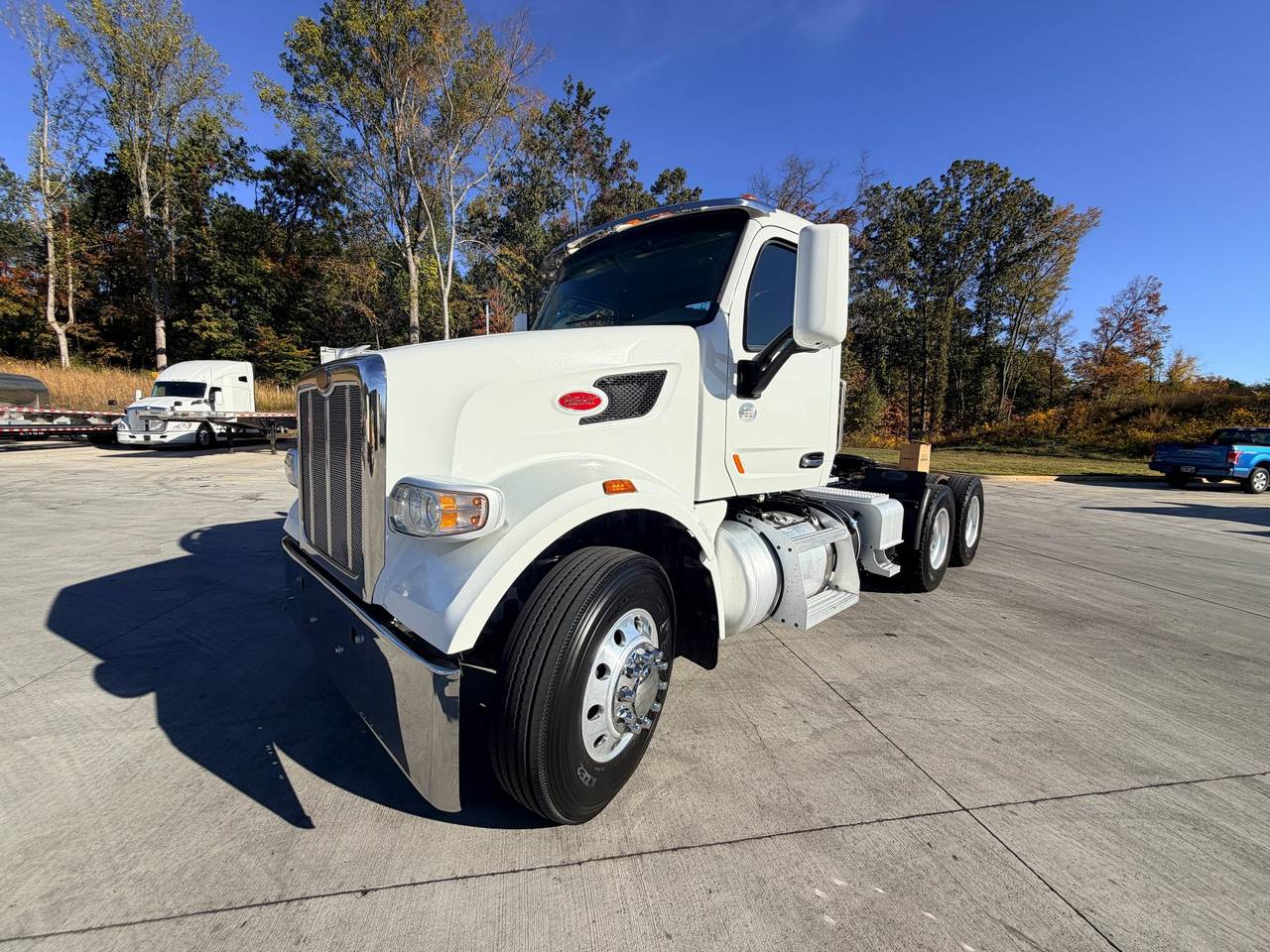 2020 Peterbilt 567 Day Cab, exterior photo 1