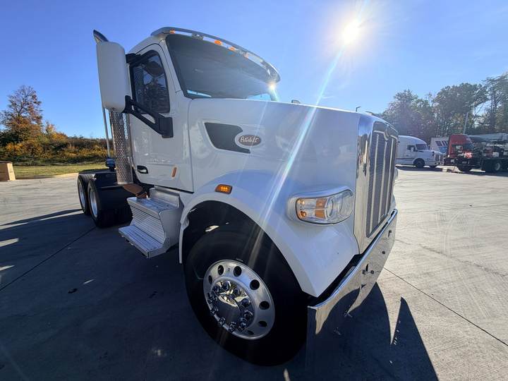 2020 Peterbilt 567 Day Cab, exterior photo 2