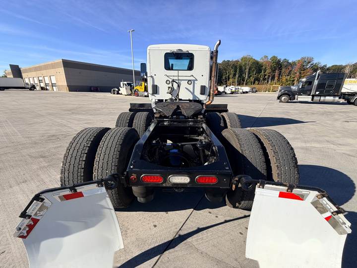 2020 Peterbilt 567 Day Cab, exterior photo 3