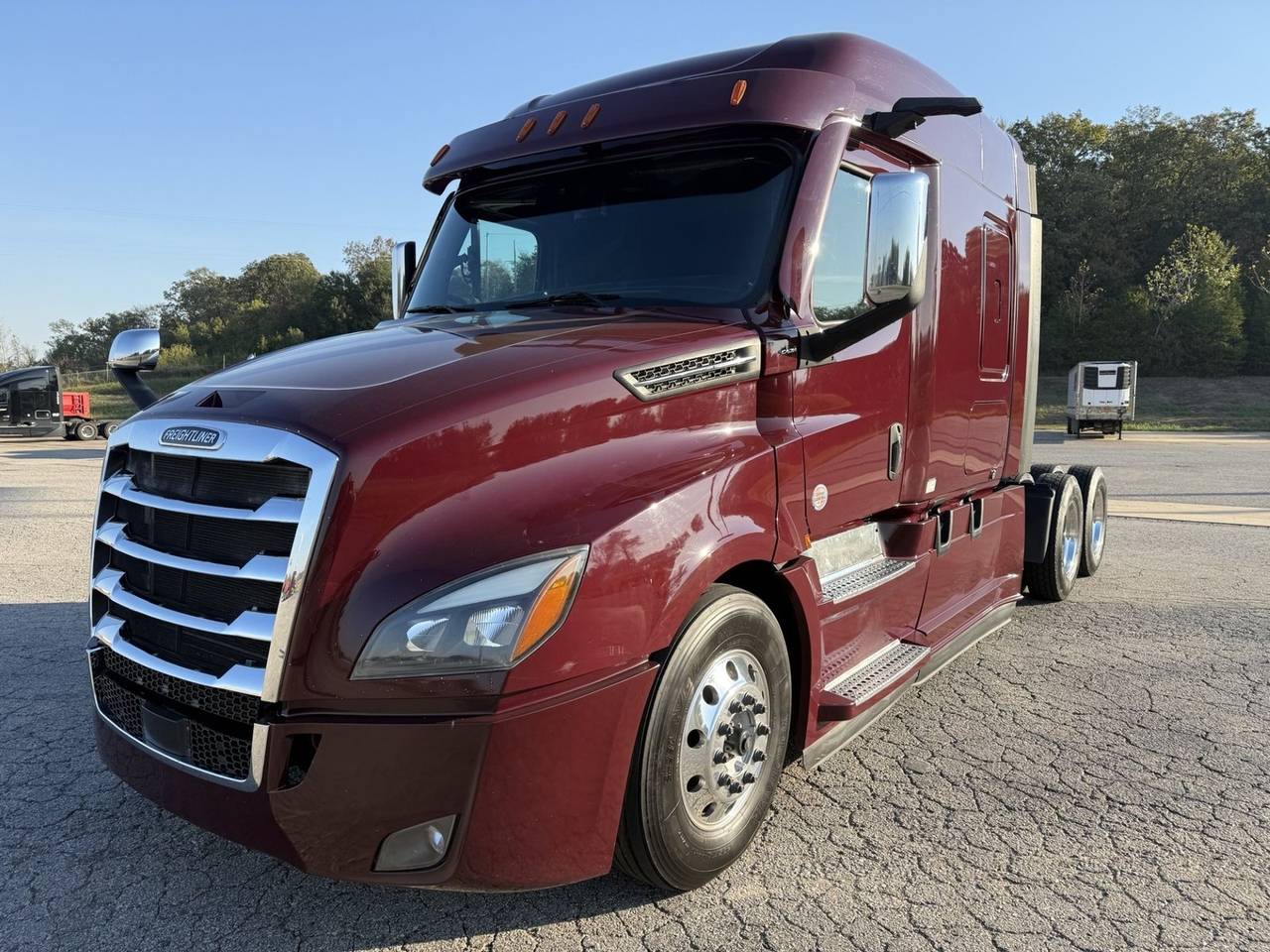2021 Freightliner CASCADIA126 72" Mid Roof Sleeper, exterior photo 1