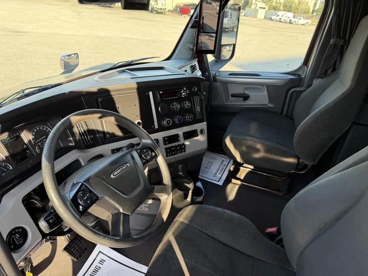 2021 Freightliner CASCADIA126 72" Mid Roof Sleeper, interior photo 5