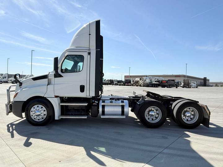 2021 Freightliner PT126064S T Day Cab, exterior photo 5