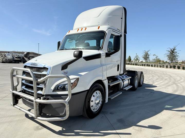 2021 Freightliner PT126064S T Day Cab, exterior photo 6