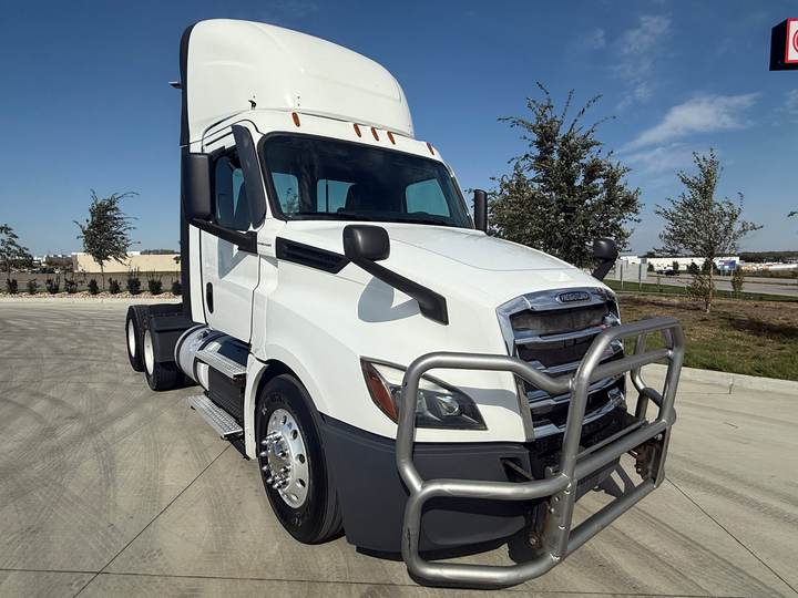 2021 Freightliner PT126064S T Day Cab, exterior photo 1