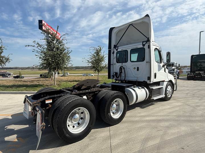 2021 Freightliner PT126064S T Day Cab, exterior photo 2