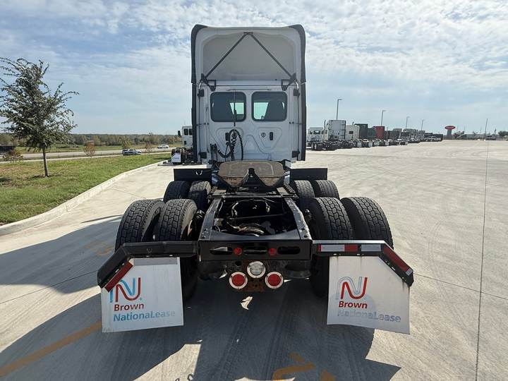 2021 Freightliner PT126064S T Day Cab, exterior photo 3