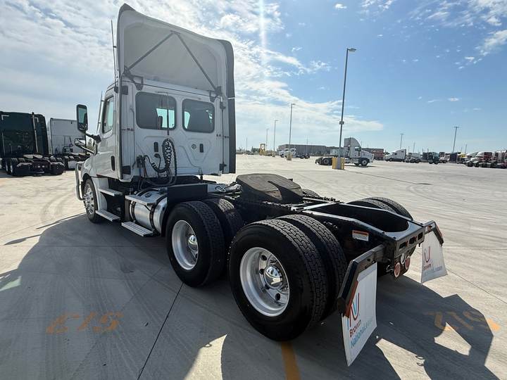 2021 Freightliner PT126064S T Day Cab, exterior photo 4