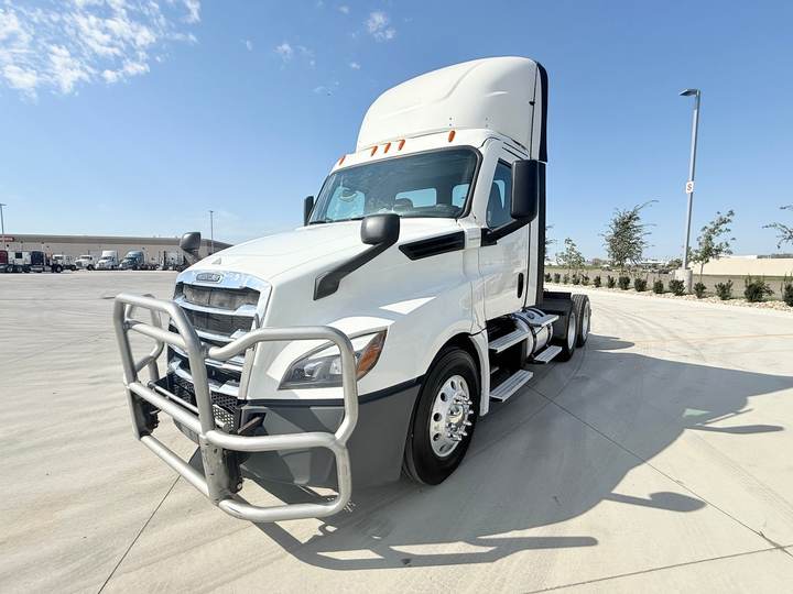 2021 Freightliner PT126064S T Day Cab, exterior photo 6