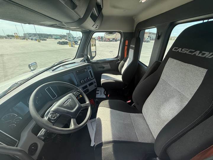 2021 Freightliner PT126064S T Day Cab, interior photo 7