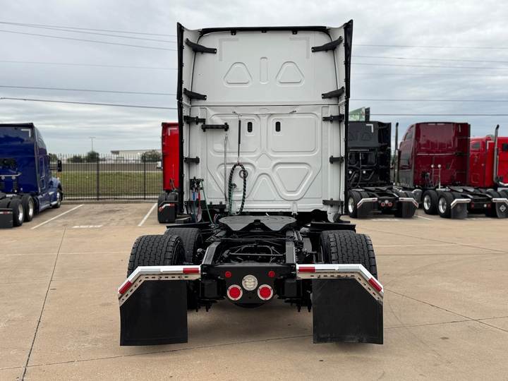 2021 Freightliner PT126064ST 72" Raised Roof Sleeper, exterior photo 3