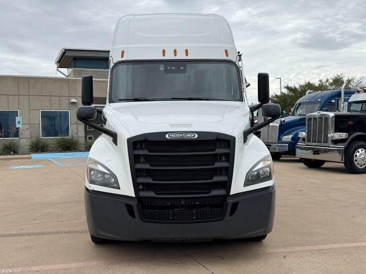 2021 Freightliner PT126064ST 72" Raised Roof Sleeper, exterior photo 5