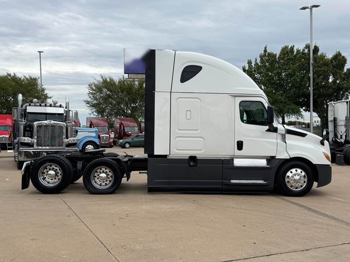 2021 Freightliner PT126064ST 72" Raised Roof Sleeper, exterior photo 7