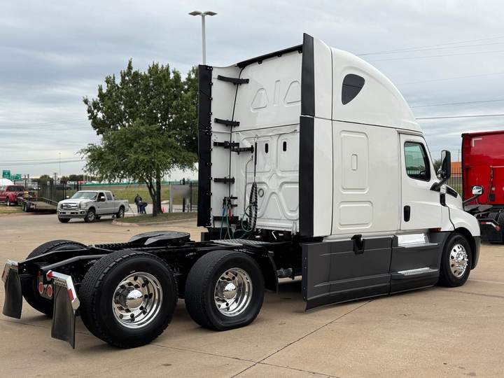 2021 Freightliner PT126064ST 72" Raised Roof Sleeper, exterior photo 8