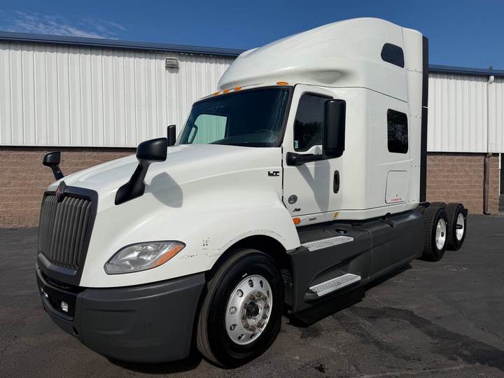 2021 International LT625 73" Raised Roof Sleeper, exterior photo 2