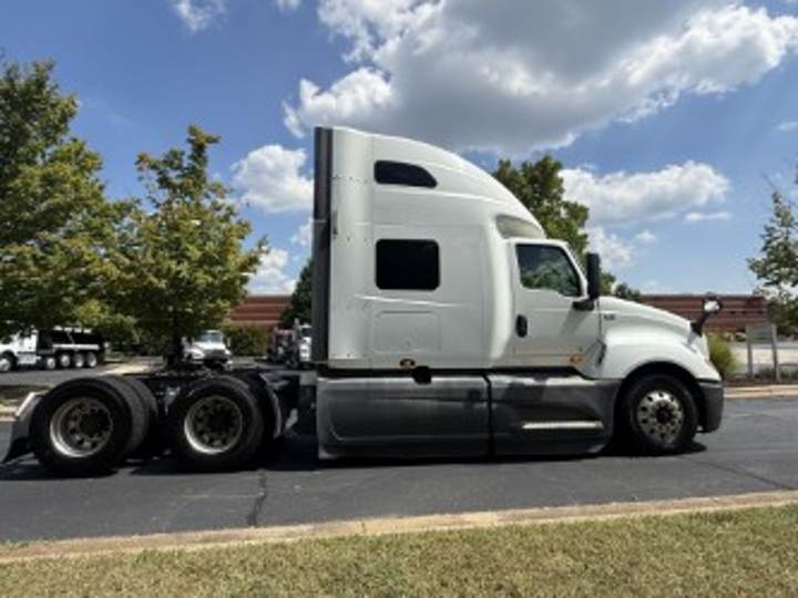 2021 International LT625 73" Raised Roof Sleeper, exterior photo 7