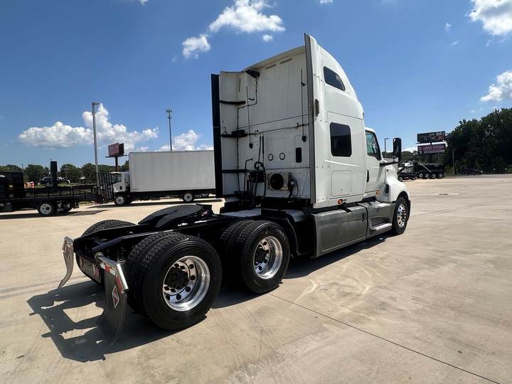 2021 International LT625 73" Raised Roof Sleeper, exterior photo 4