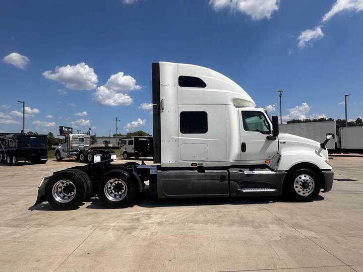 2021 International LT625 73" Raised Roof Sleeper, exterior photo 5