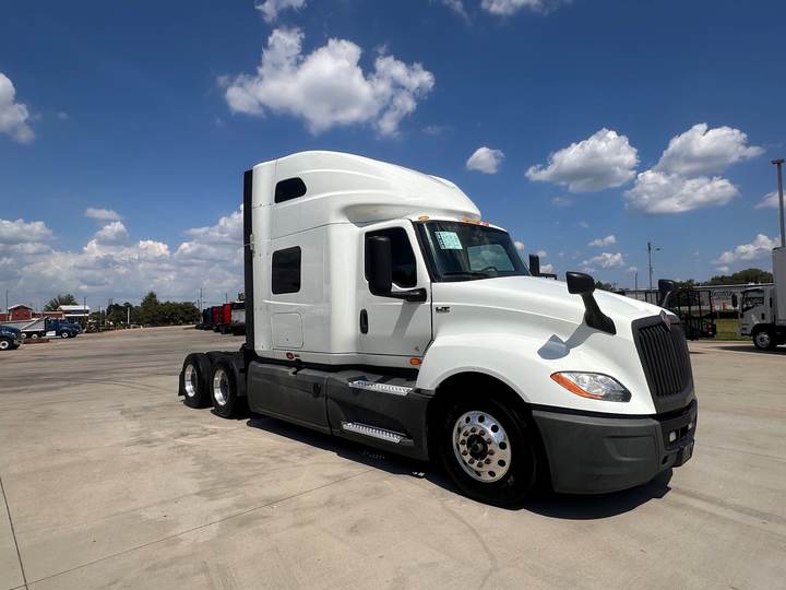 2021 International LT625 73" Raised Roof Sleeper, exterior photo 6