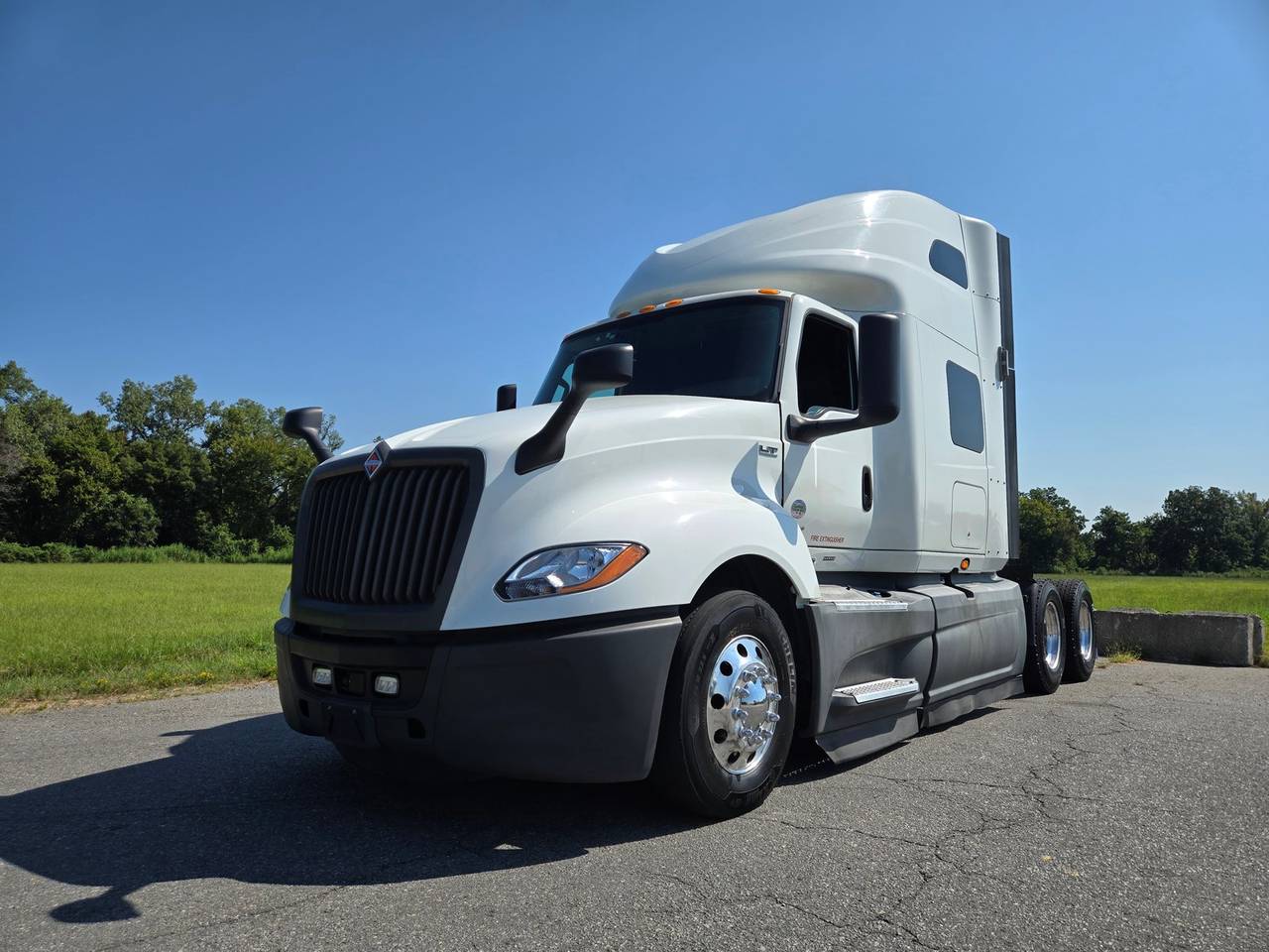 2021 International LT625 73" Raised Roof Sleeper, exterior photo 1