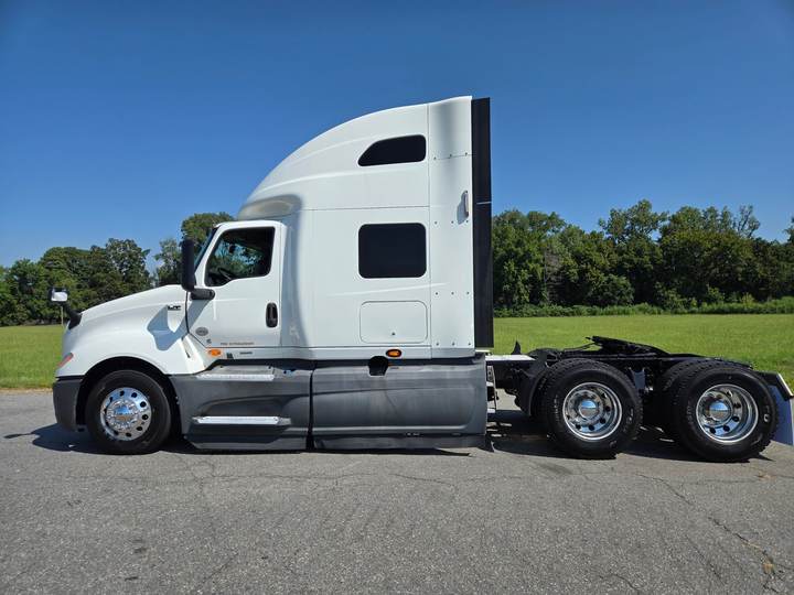 2021 International LT625 73" Raised Roof Sleeper, exterior photo 2