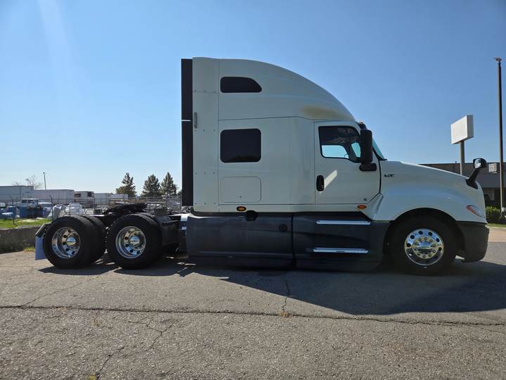 2021 International LT625 73" Raised Roof Sleeper, exterior photo 5