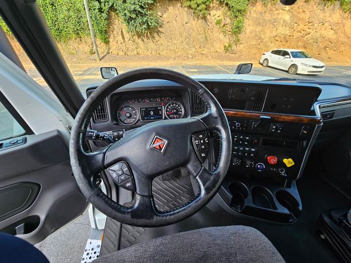 2021 International LT625 73" Raised Roof Sleeper, interior photo 5