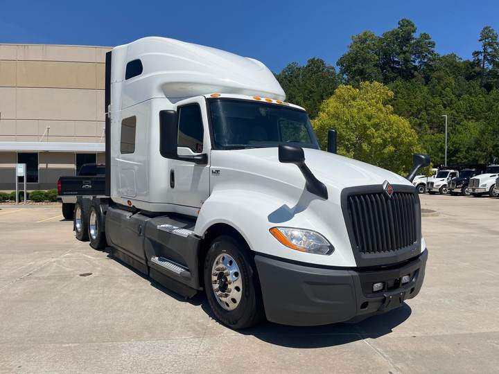 2021 International LT625 73" Raised Roof Sleeper, exterior photo 1