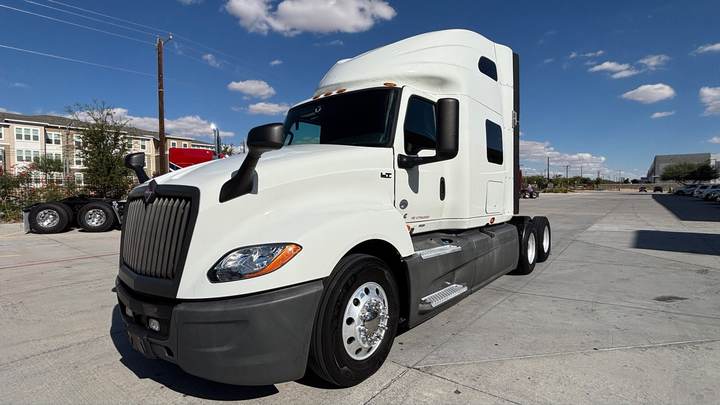 2021 International LT625 73" Raised Roof Sleeper, exterior photo 2