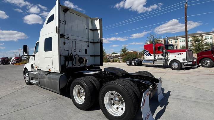 2021 International LT625 73" Raised Roof Sleeper, exterior photo 4