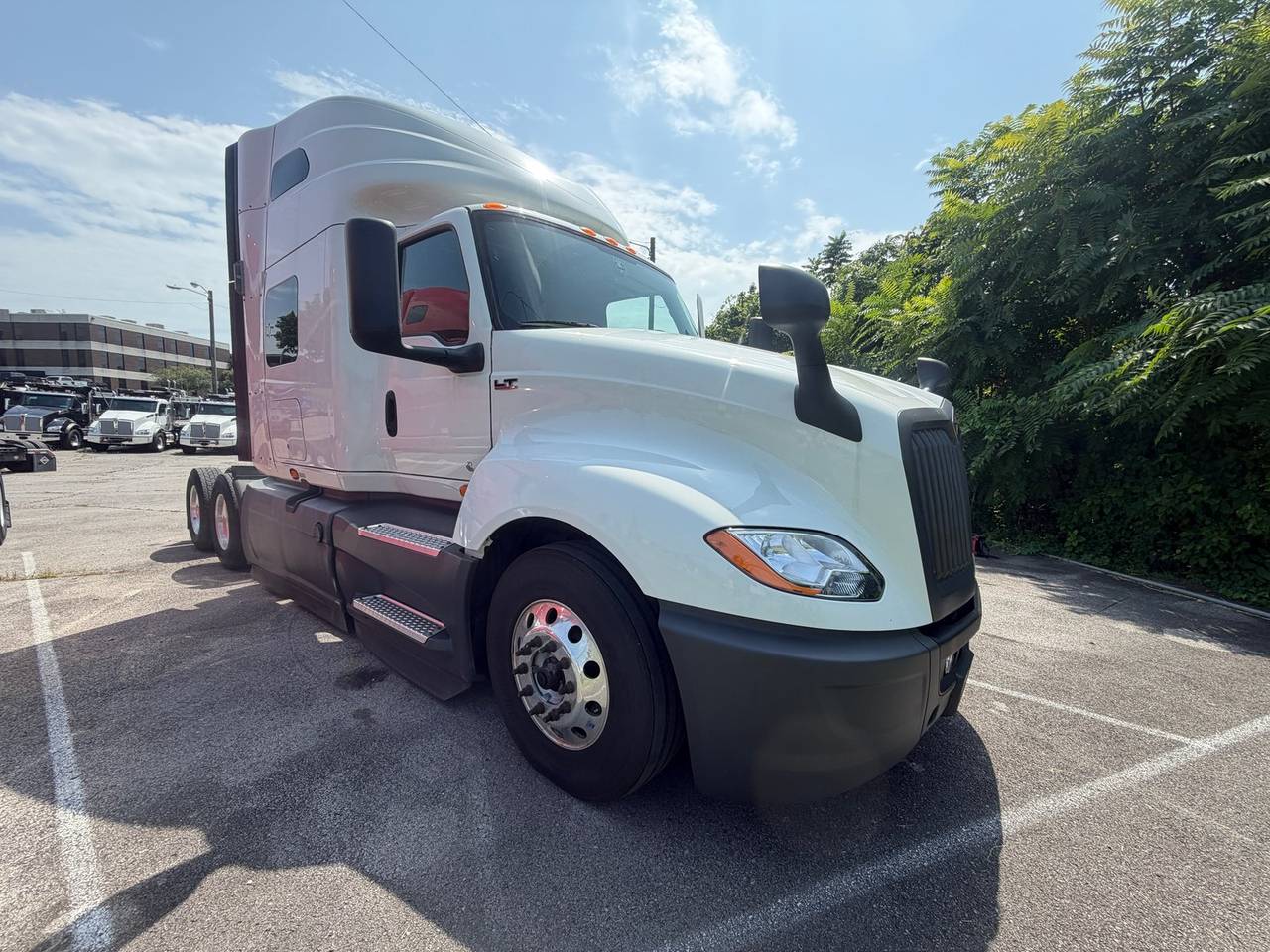 2021 International LT625 73" Raised Roof Sleeper, exterior photo 1