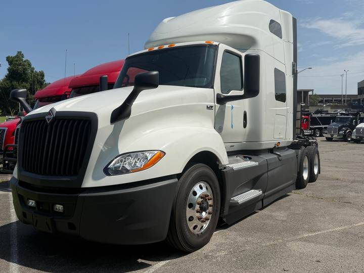 2021 International LT625 73" Raised Roof Sleeper, exterior photo 2