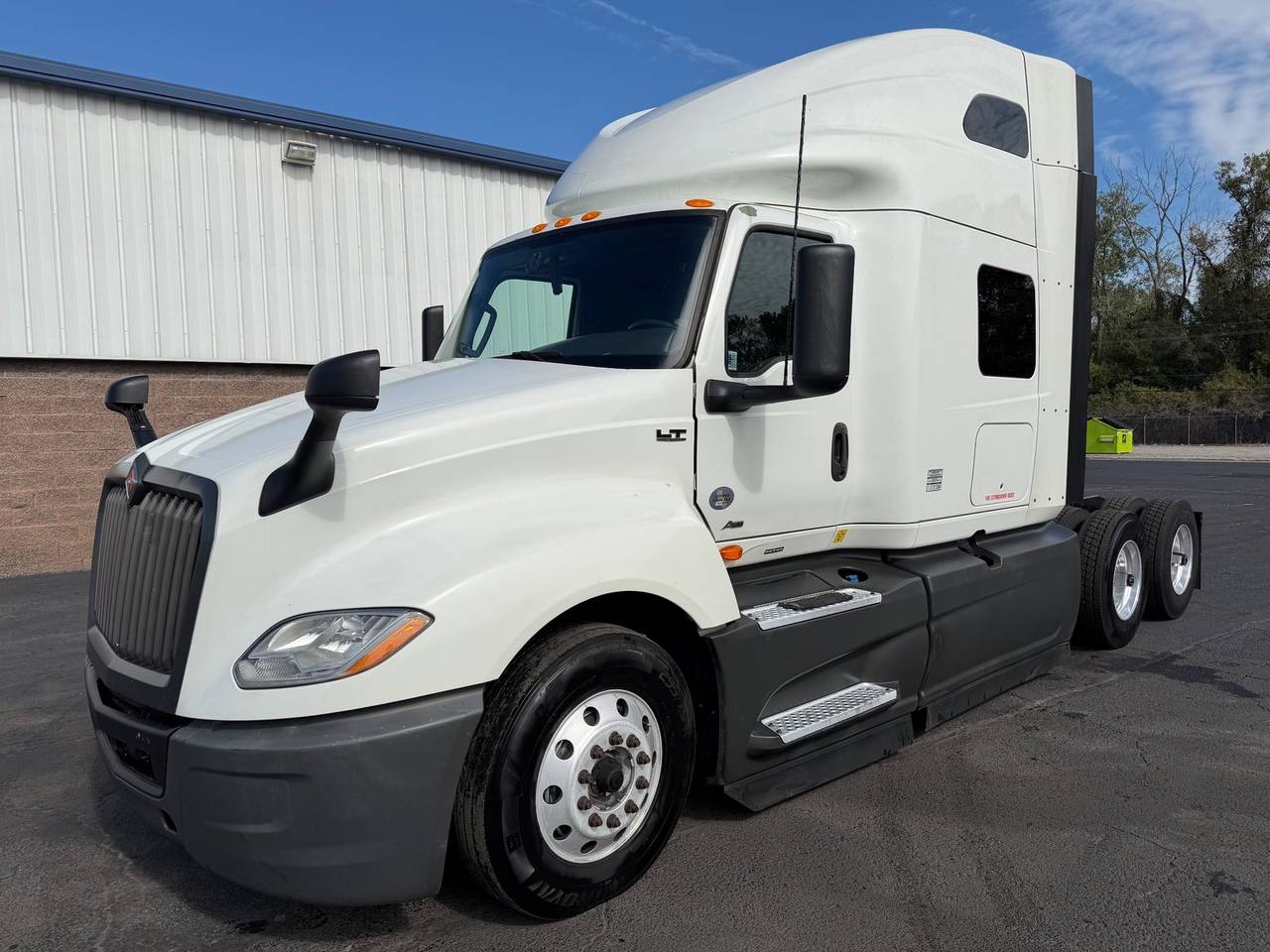 2021 International LT625 73" Raised Roof Sleeper, exterior photo 1
