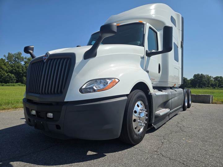 2021 International LT625 73" Raised Roof Sleeper, exterior photo 1