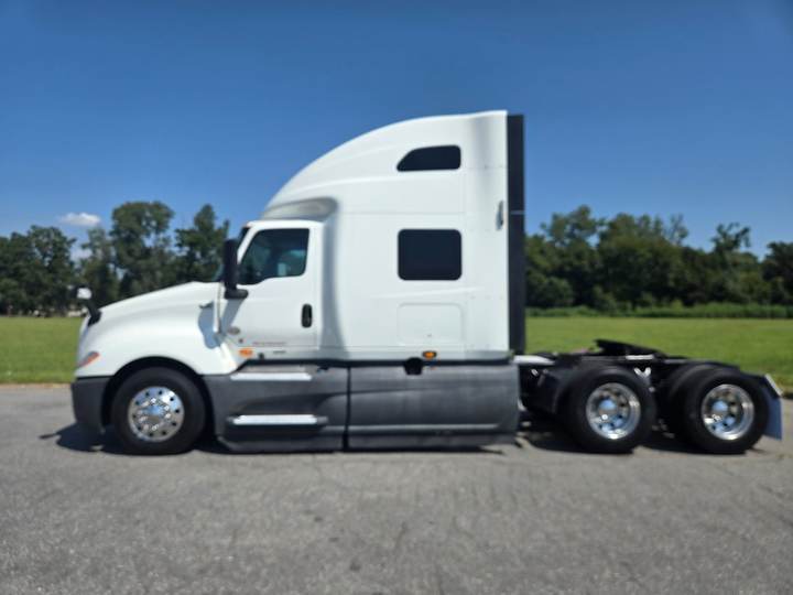 2021 International LT625 73" Raised Roof Sleeper, exterior photo 2