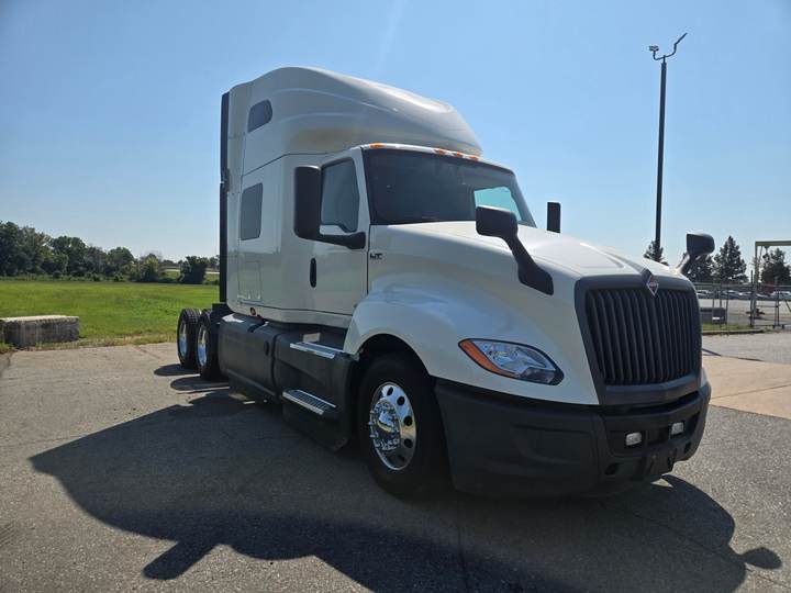 2021 International LT625 73" Raised Roof Sleeper, exterior photo 4