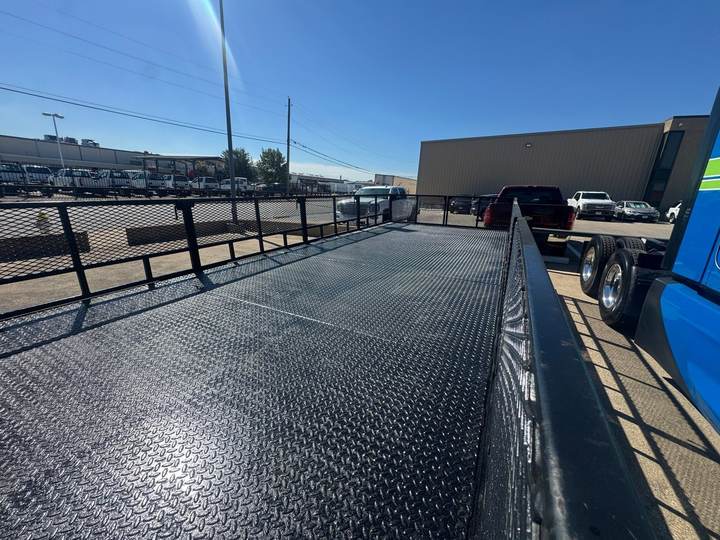 2021 Isuzu Npr-hd Flatbed Truck, exterior photo 4