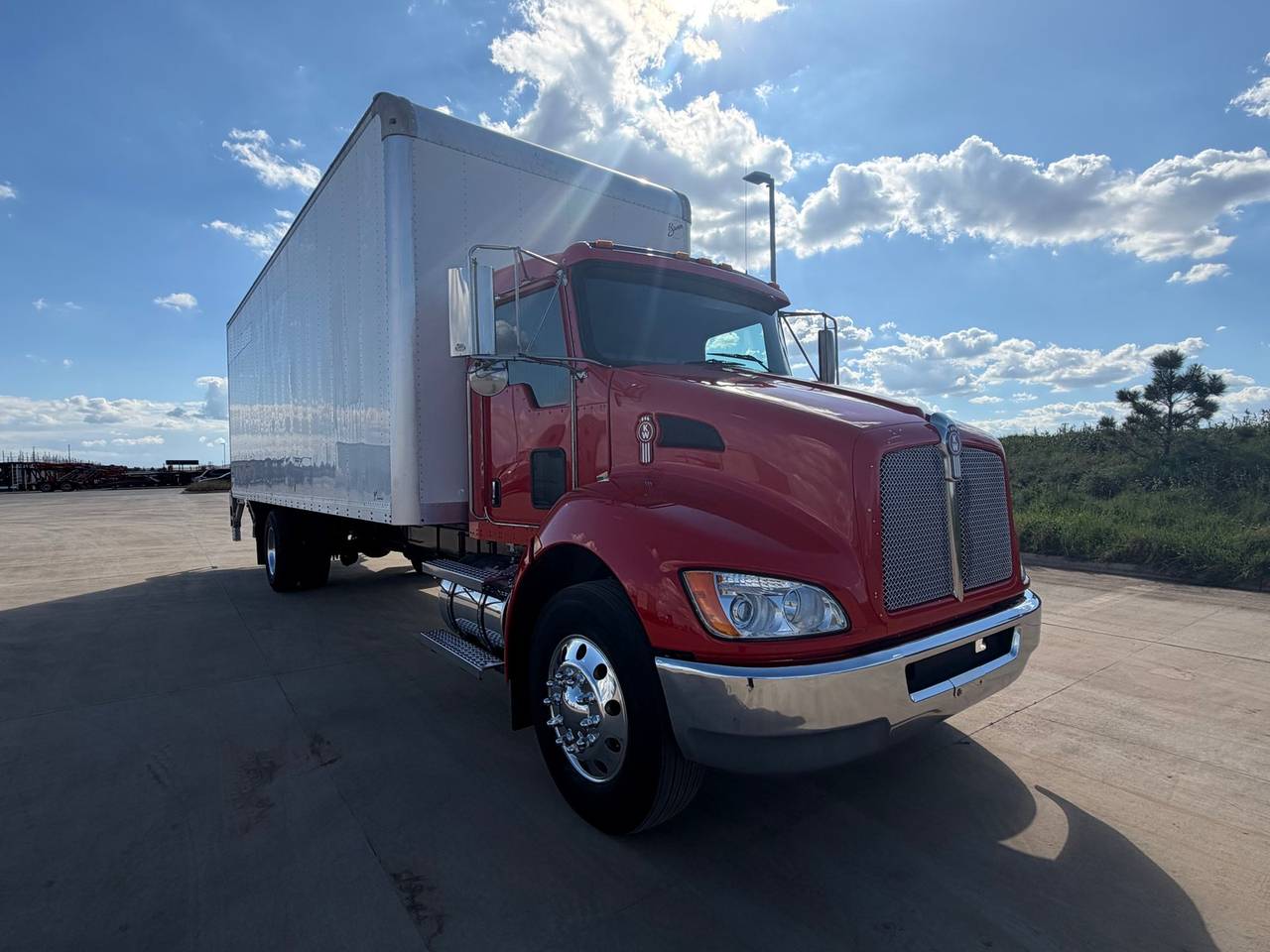 2021 Kenworth T270 Box Truck, exterior photo 1