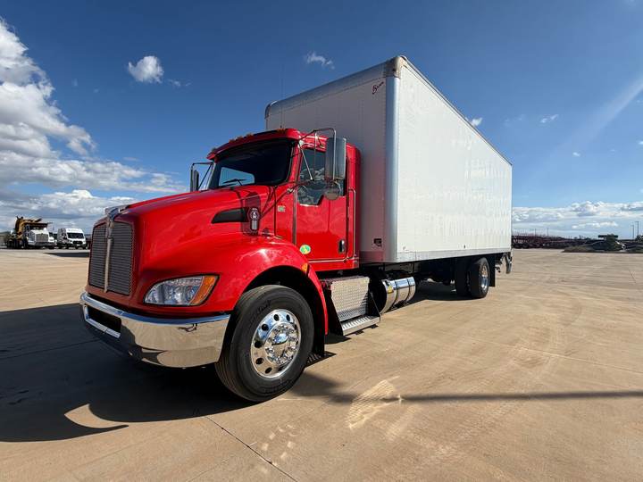 2021 Kenworth T270 Box Truck, exterior photo 2
