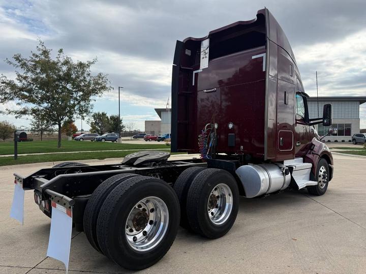 2021 Kenworth T680 52" Mid Roof Sleeper, exterior photo 6