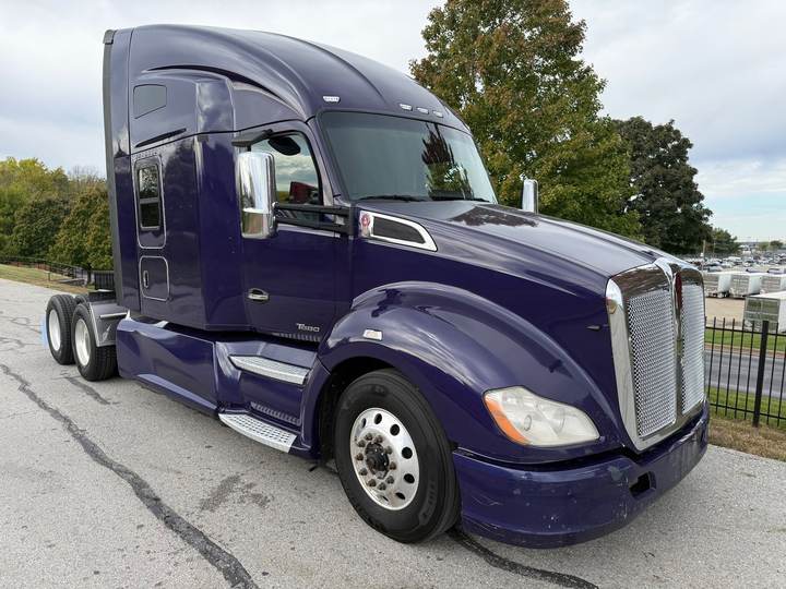 2021 Kenworth T680 76" Raised Roof Sleeper, exterior photo 1
