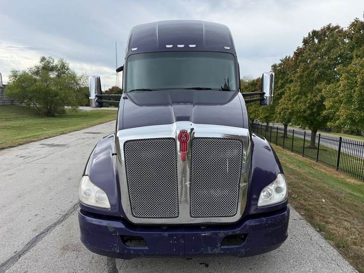 2021 Kenworth T680 76" Raised Roof Sleeper, exterior photo 5