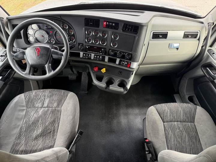 2021 Kenworth T680 76" Raised Roof Sleeper, interior photo 5