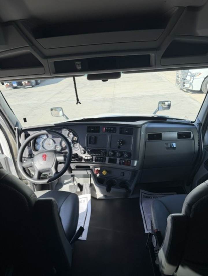 2021 Kenworth T680 76" Raised Roof Sleeper, interior photo 4