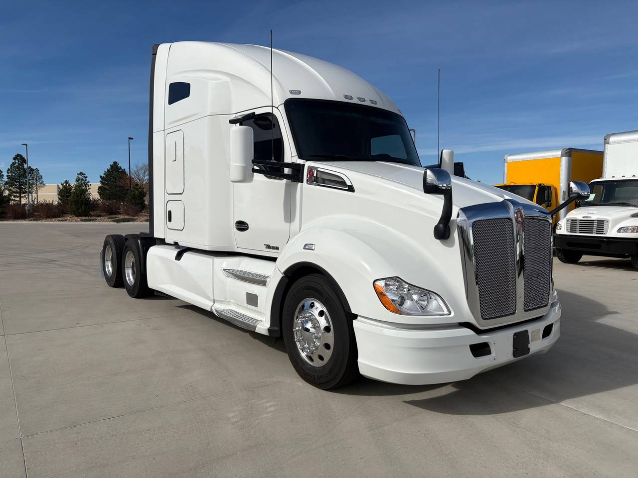 2021 Kenworth T680 76" Raised Roof Sleeper, exterior photo 1