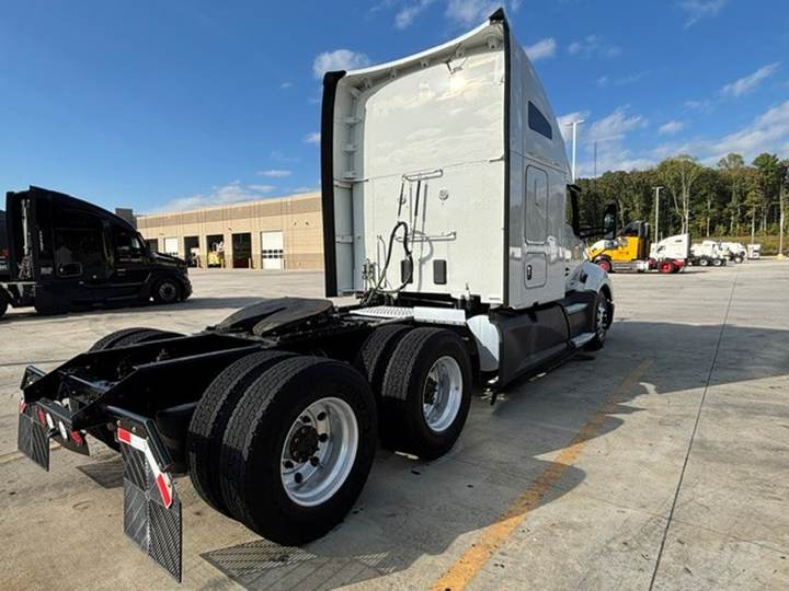 2021 Kenworth T680 76" Raised Roof Sleeper, exterior photo 5