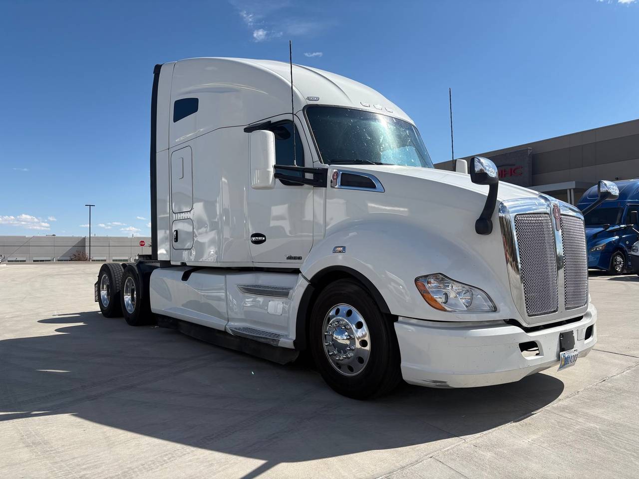 2021 Kenworth T680 76" Raised Roof Sleeper, exterior photo 1
