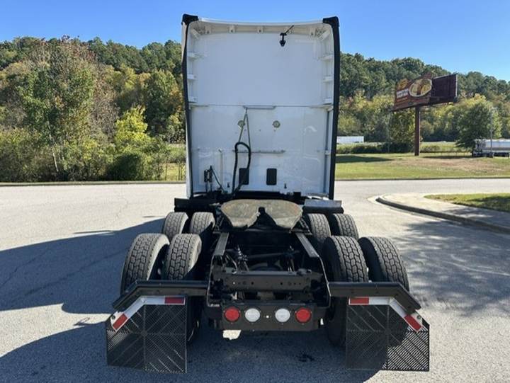 2021 Kenworth T680 76" Raised Roof Sleeper, exterior photo 3