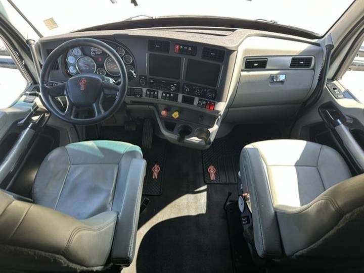 2021 Kenworth T680 76" Raised Roof Sleeper, interior photo 7